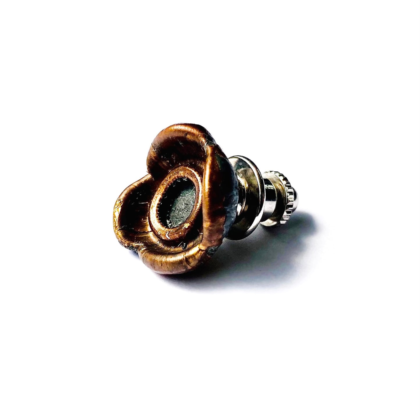 pin para la solapa de flor de bala