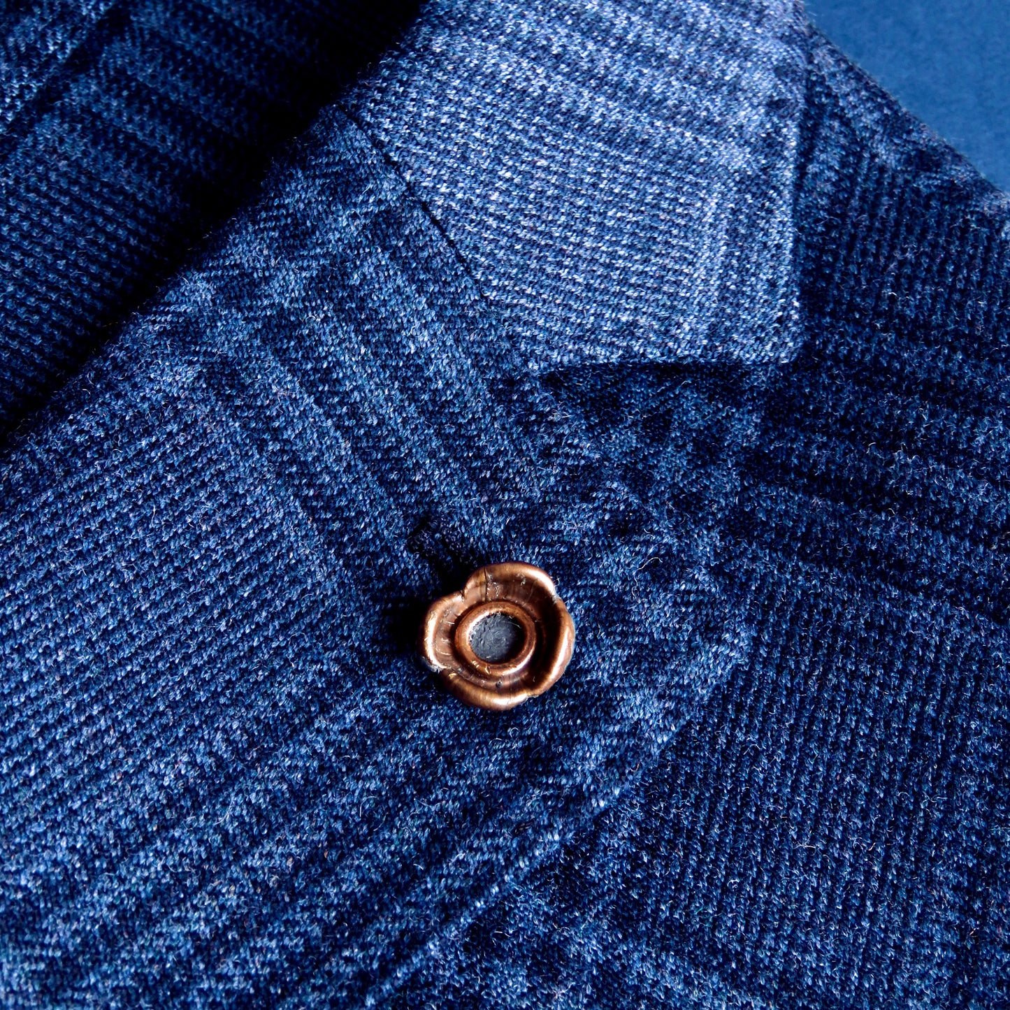 pin para la solapa de flor de bala