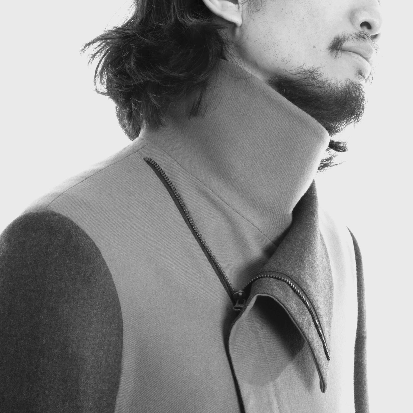 Chaqueta Larga Camel con Solapa Asimétrica