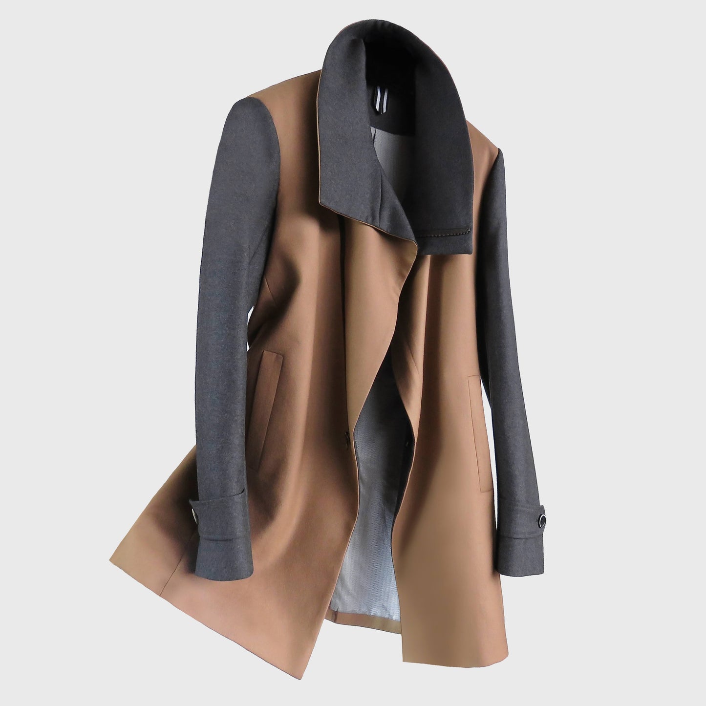 Chaqueta Larga Camel con Solapa Asimétrica