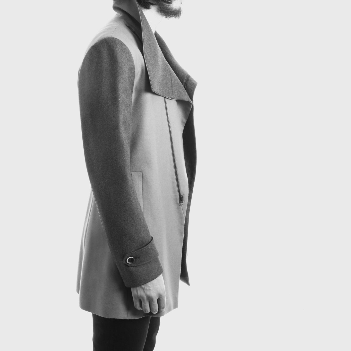 Chaqueta Larga Camel con Solapa Asimétrica