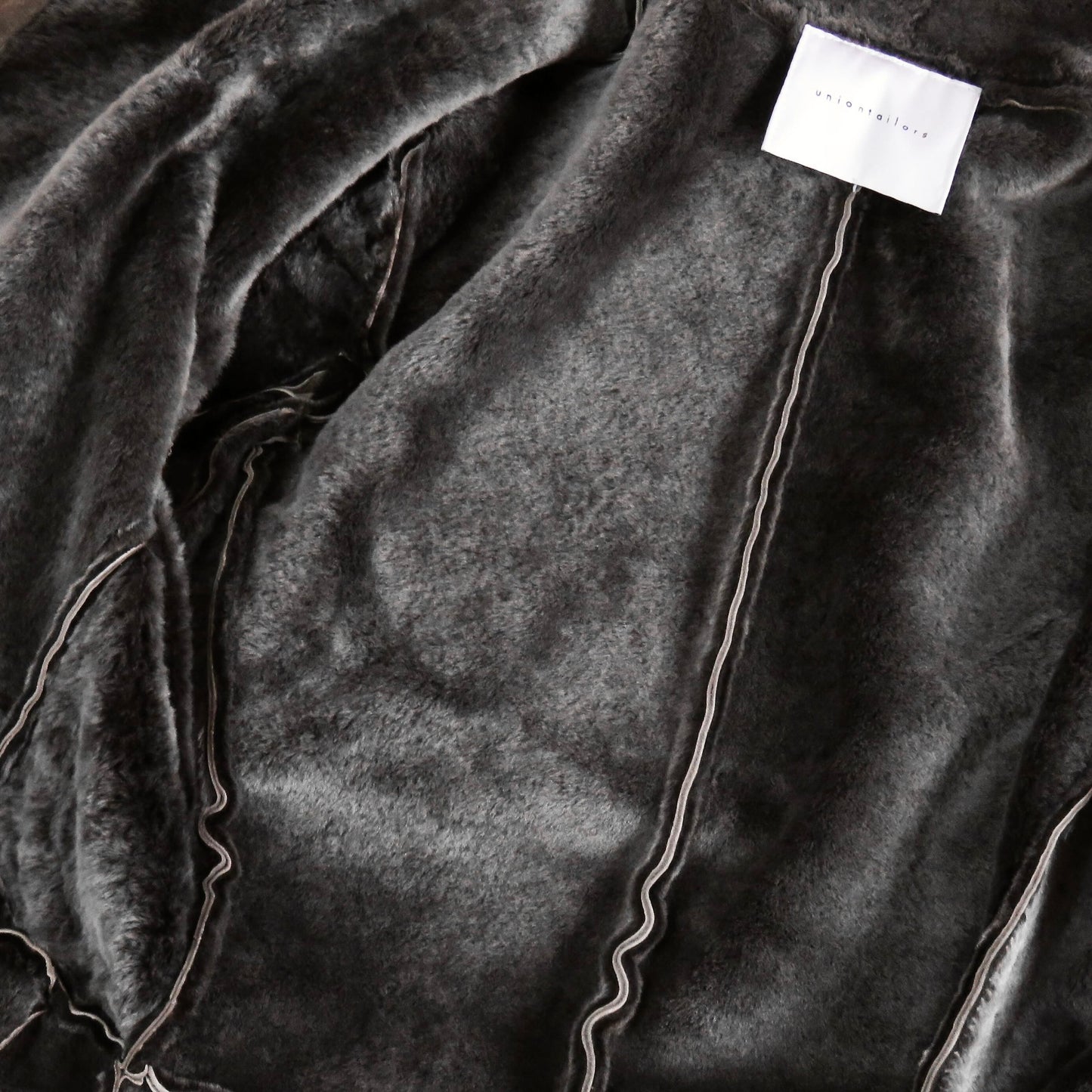 Peacoat Taupe en Piel Mouton