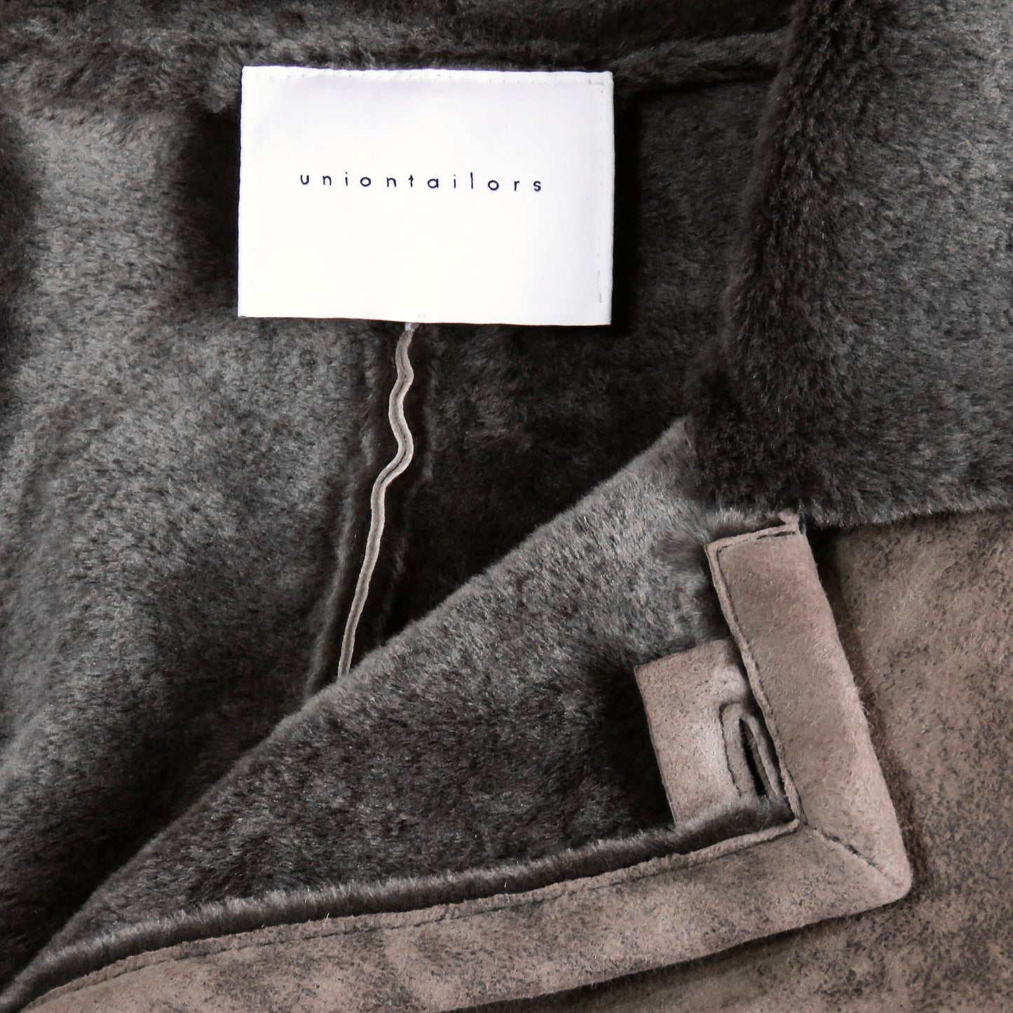 Peacoat Taupe en Piel Mouton