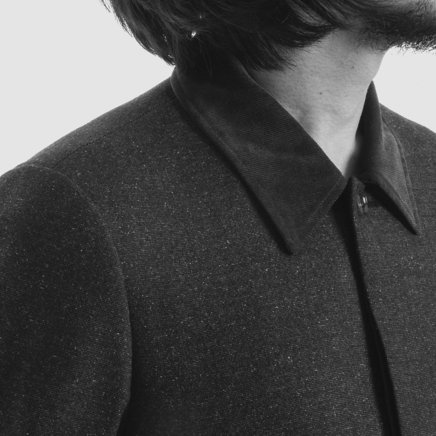 Abrigo Marrón con Nep de Seda y Frente Oculto