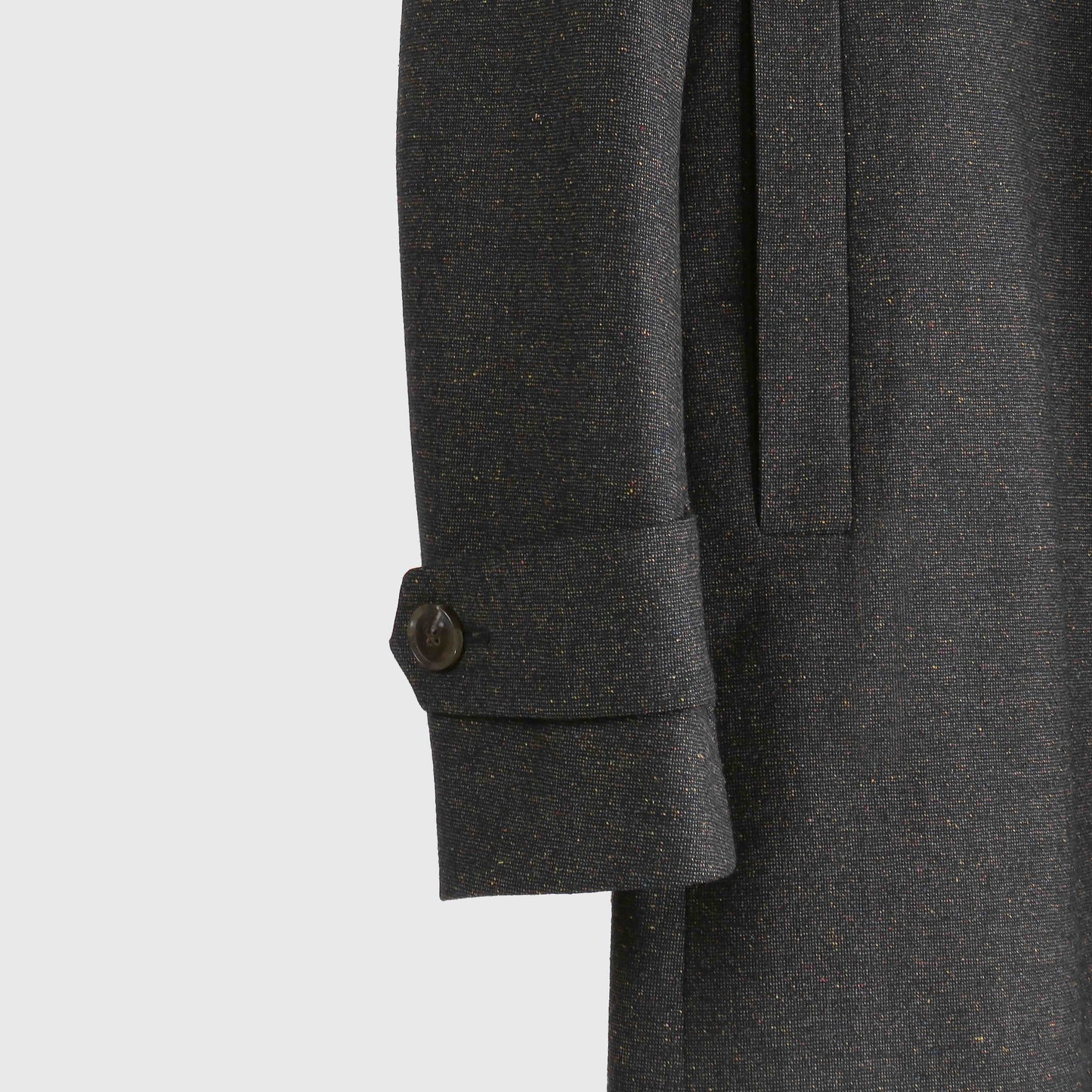 Abrigo Marrón con Nep de Seda y Frente Oculto