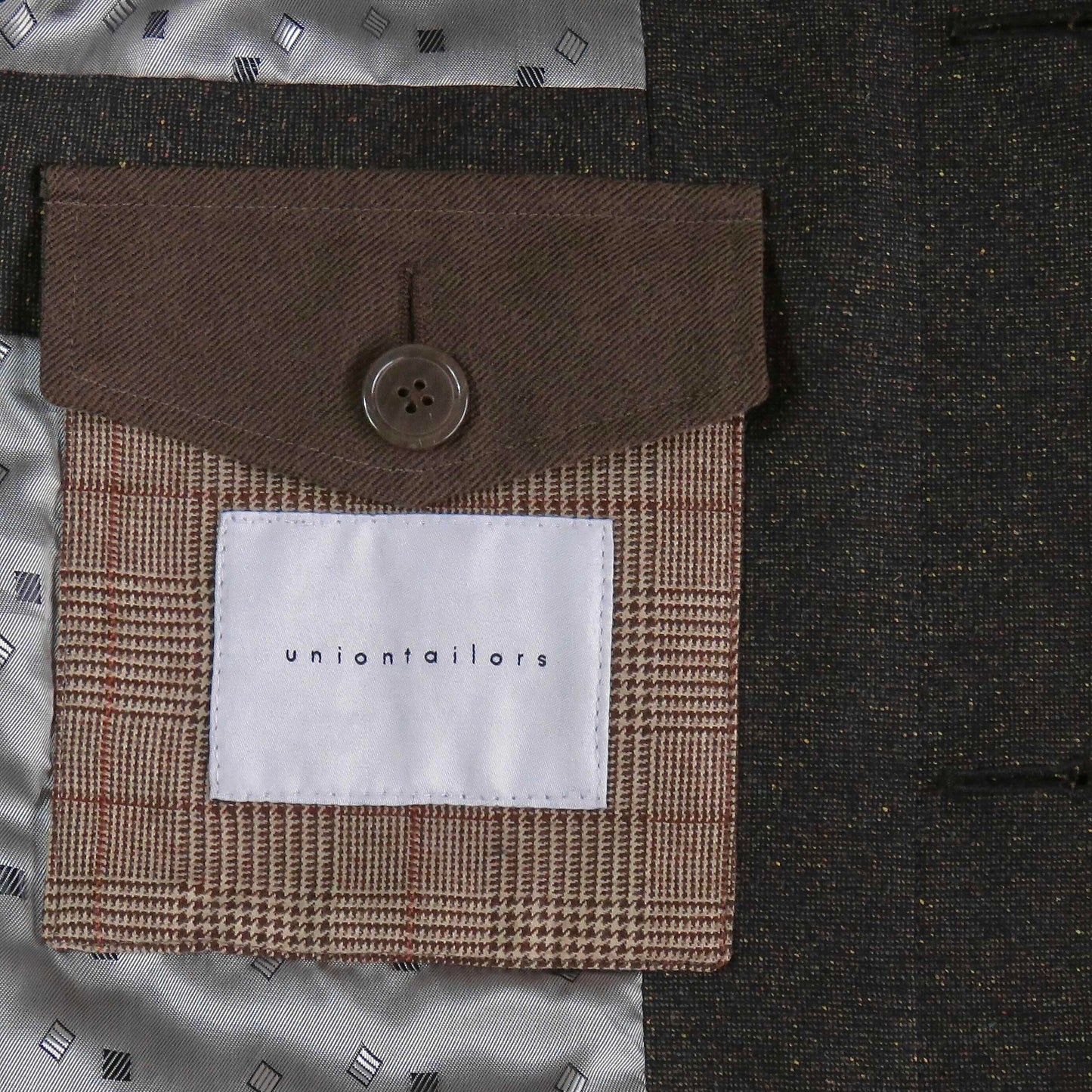 Abrigo Marrón con Nep de Seda y Frente Oculto