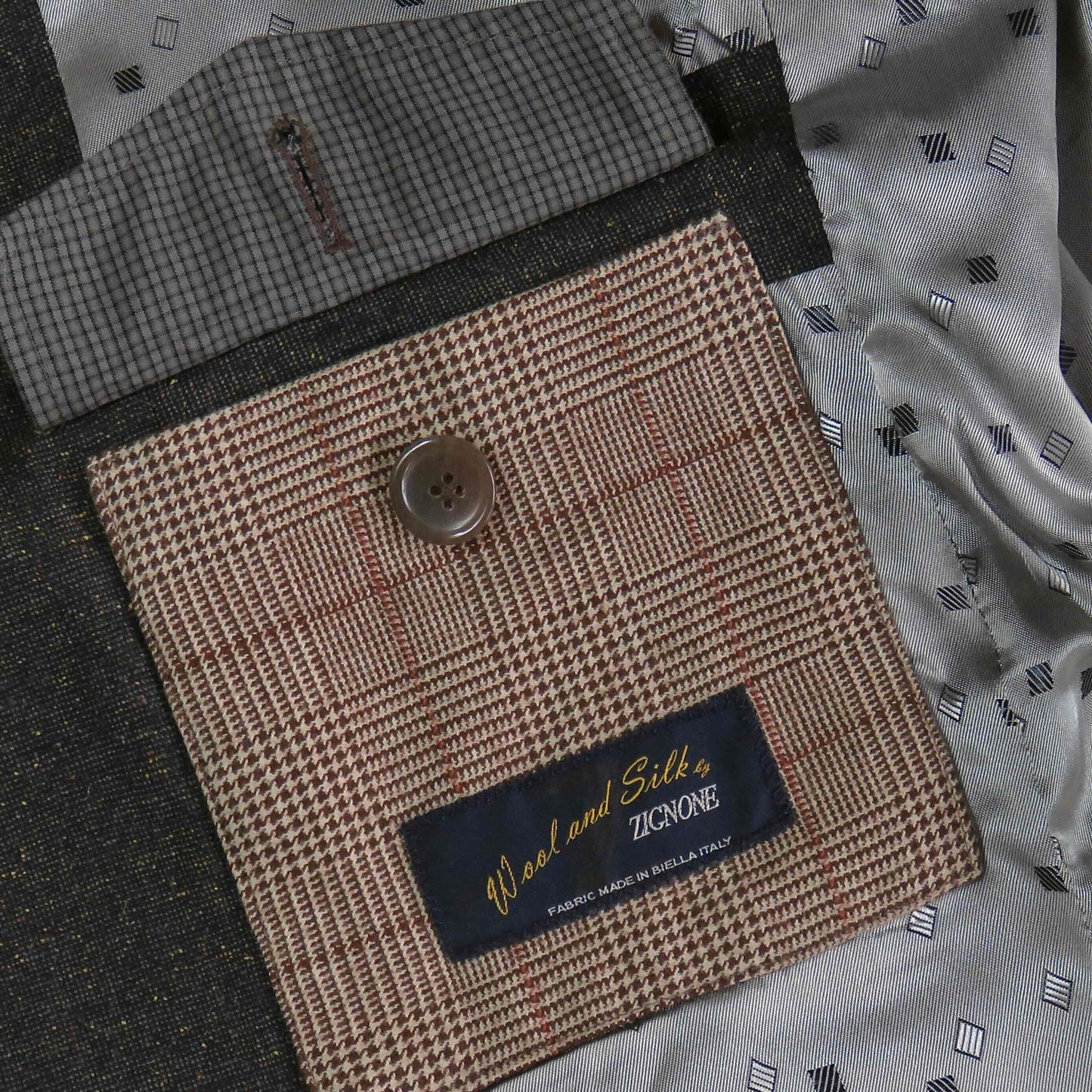 Abrigo Marrón con Nep de Seda y Frente Oculto